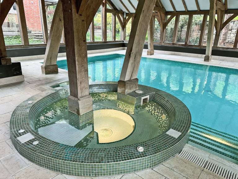 Vacation home with pool, yard & hot tub — photo 2