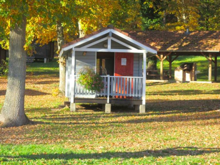 Child-friendly chalet with pool & patio | Dogs allowed — photo 4