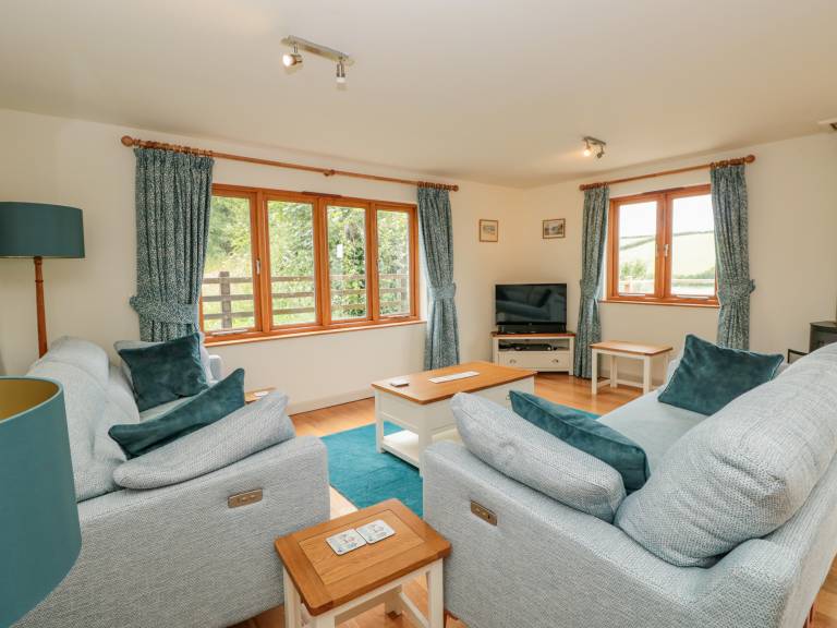 Fully equipped cottage with yard | Pets allowed — photo 4