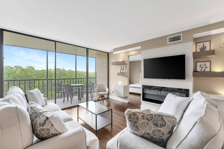 Cove Cay 2bd 5 Star Amenities on the golf course