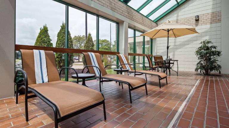 Best Western East Towne Suites — photo 5