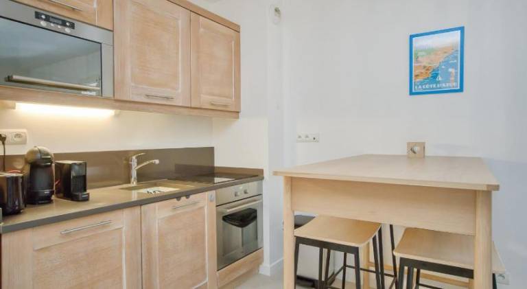 Fully equipped holiday apartment with pool & patio | Pet-friendly — photo 3