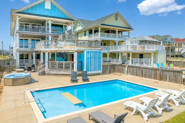 Magnolia Cay Oceanfront Private Pool, Hot Tub, and Dog Friendly in Kill Devil Hills, NC