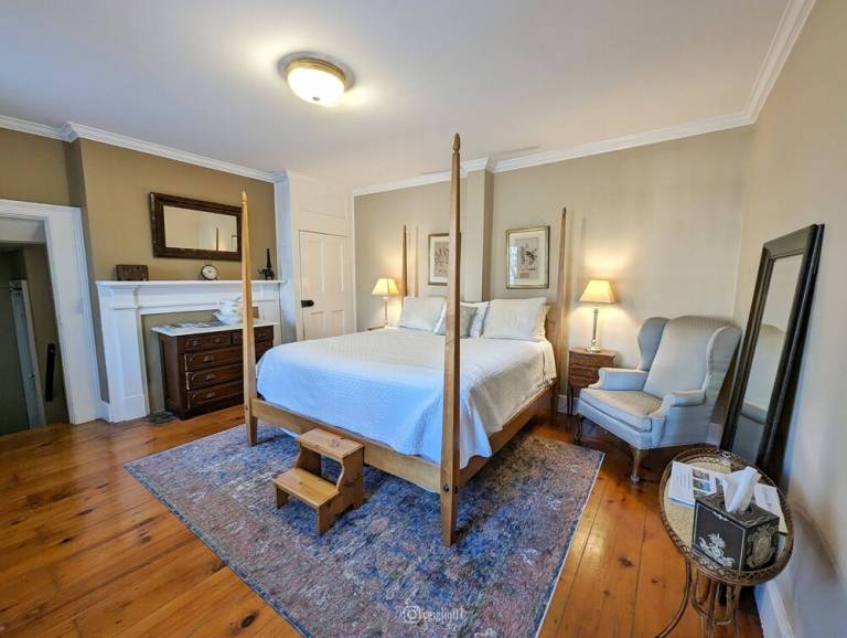 Bed and breakfast  Mountainville