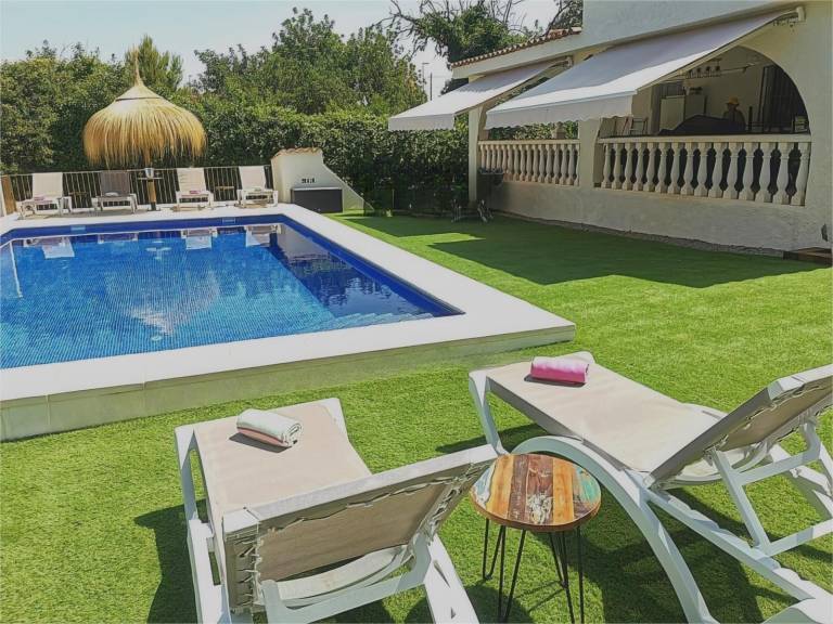 Villa with barbeque, patio & yard | Mountain view in València