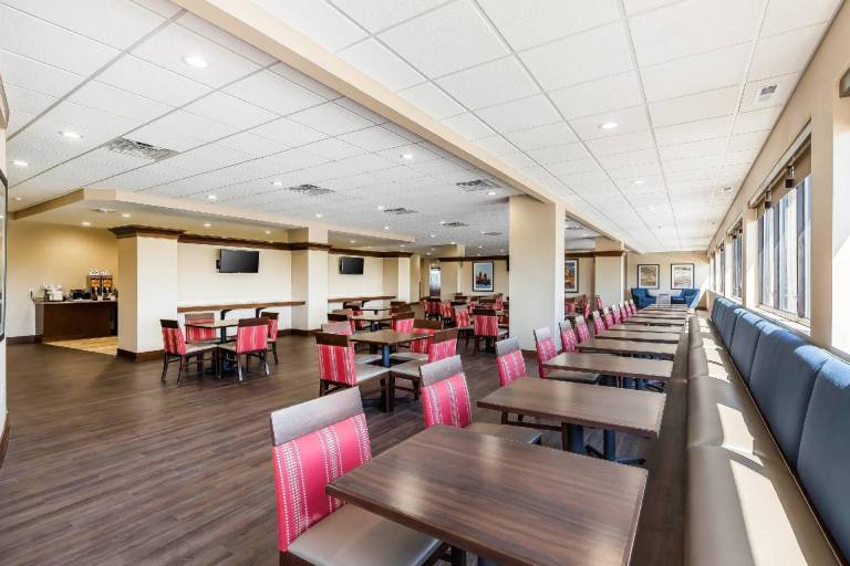 Comfort Inn & Suites Event Center — photo 3