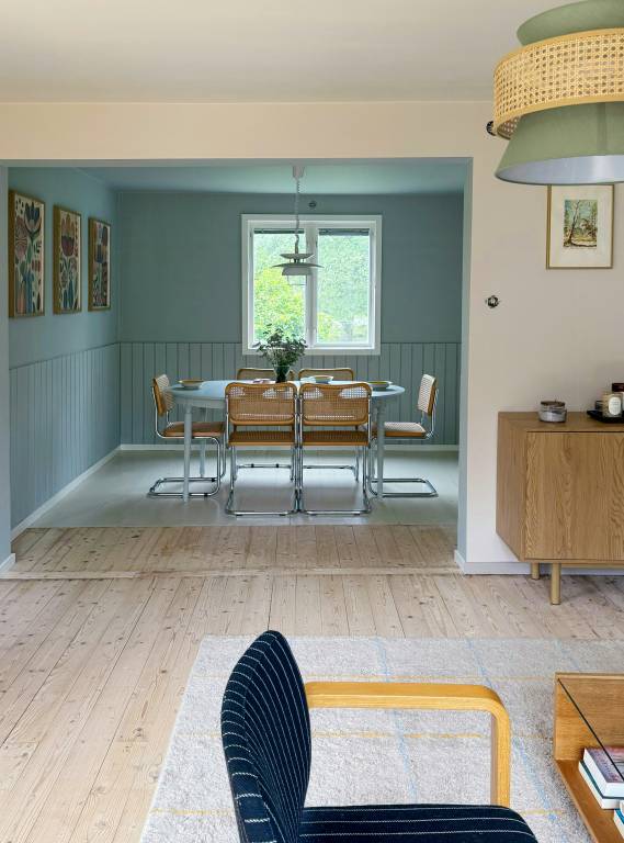 Classic Swedish wooden house near sea and forest — photo 4