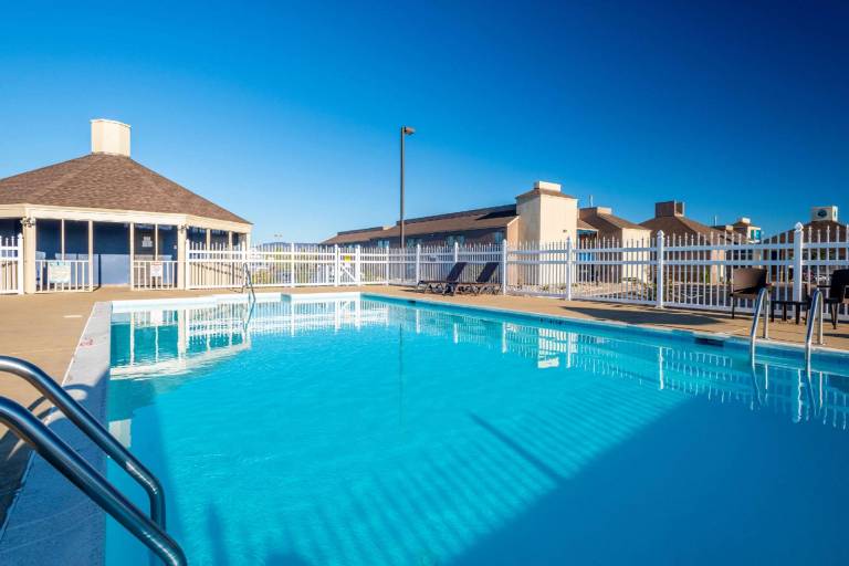 Clarion Pointe Harrisonburg — photo 4