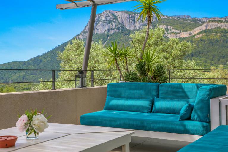 Mediterranean villa with panoramic sea views — photo 3