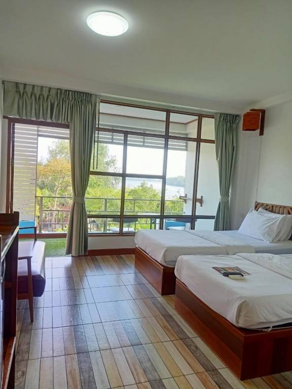 Resort  Khlong Na