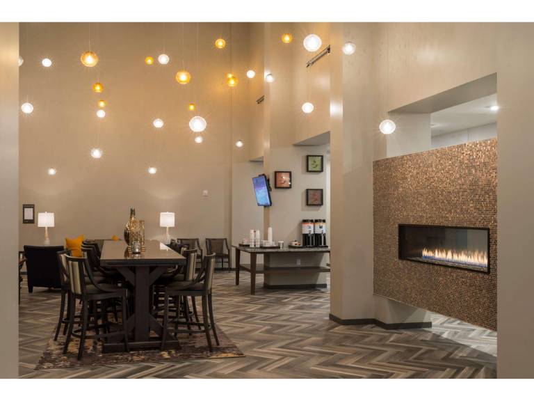 Hampton Inn & Suites Minneapolis University Area — photo 5