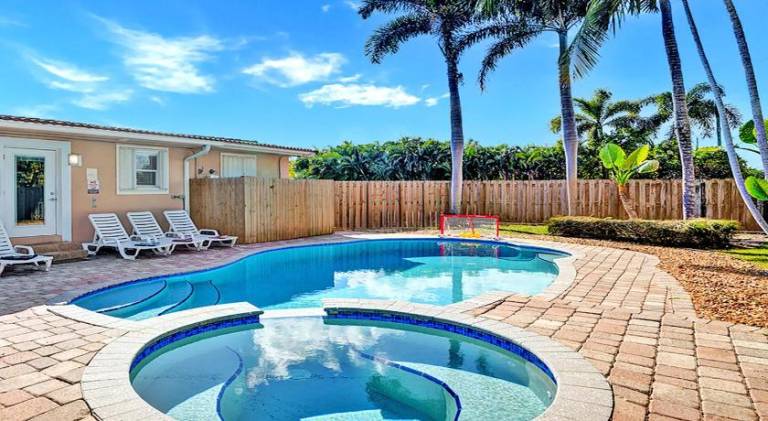 Deluxe Home Heated Pool & Jetted Tub near Beach in Dania Beach, FL