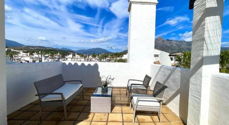 Holiday apartment with yard, terrace & pool — photo 5