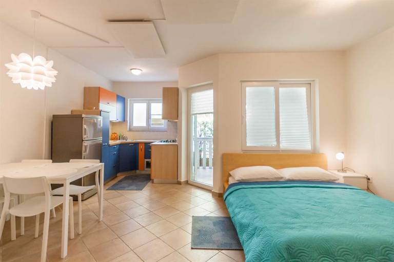 Ema - Cozy Pet-friendly Suite for Two with Parking — photo 4