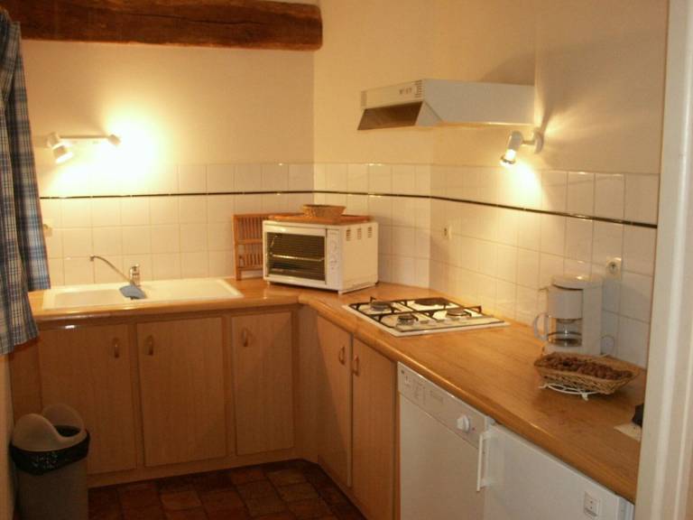 Cottage with barbeque & yard — photo 3