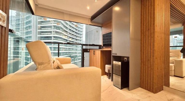 Apartment with pool — photo 4