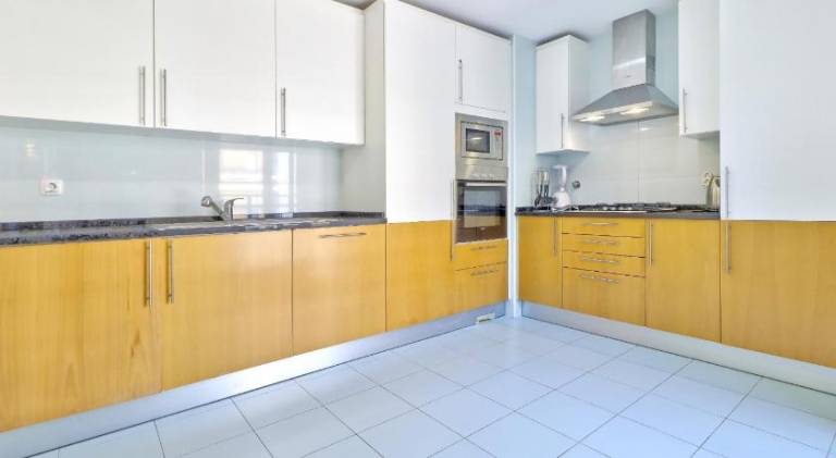 Fully equipped rental apartment with terrace, pool & yard | Pets allowed — photo 3