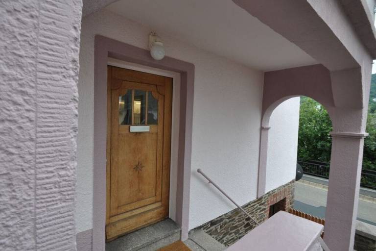 House with patio & yard | Pet-friendly — photo 4
