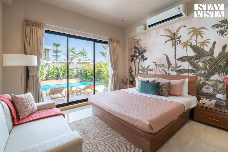 Villa with barbecue & pool | Pet-friendly — photo 2