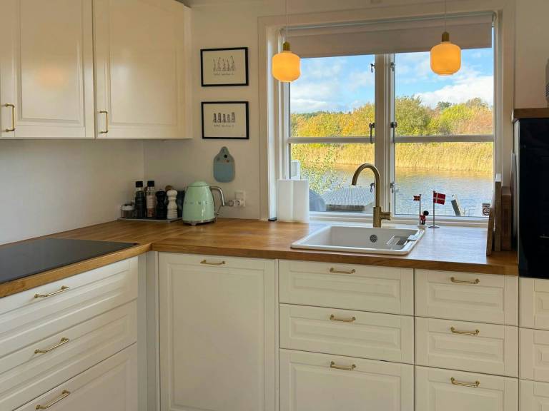 House with BBQ, garden & patio | Water view — photo 5