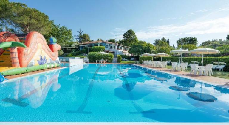 Vacation home with pool — photo 3