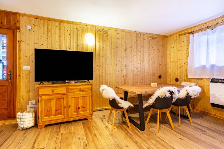Fully equipped charming rental apartment with yard & fast internet | Mountain view | Pets are welcome — photo 3