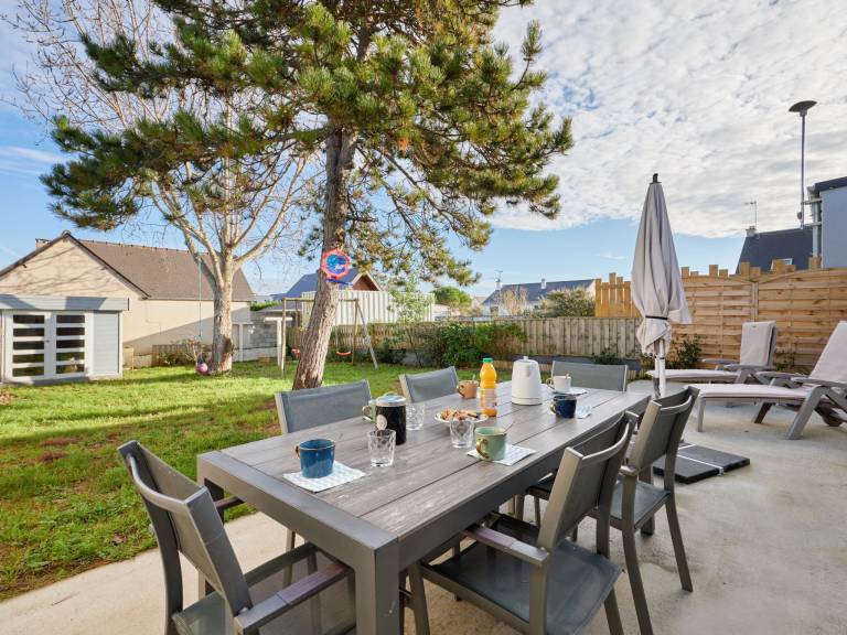 Vacation home with barbecue, yard & jacuzzi — photo 5