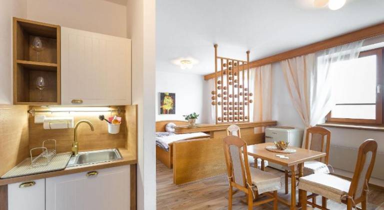 Beautiful serviced apartment with sauna, garden & terrace | Pet-friendly — photo 3