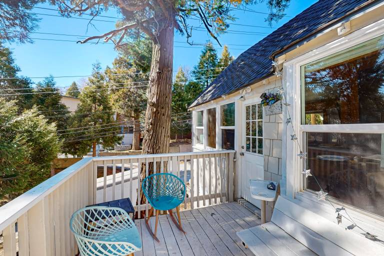 Relaxing Retreat w/ Deck, 1 Mi to Lake Arrowhead! — photo 3