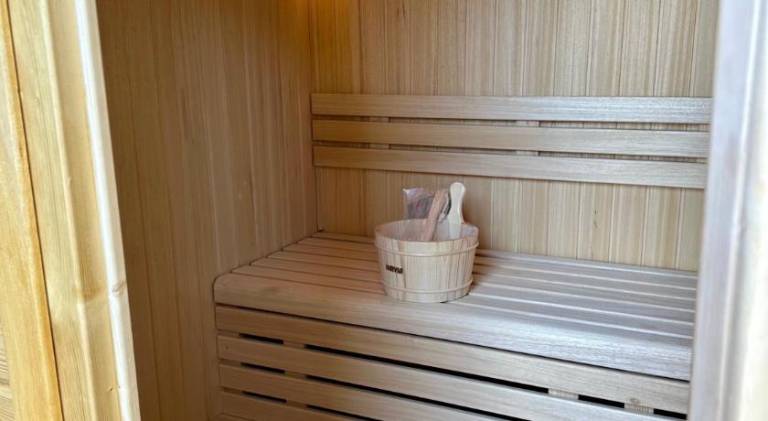 Vacation home with pool & sauna — photo 5