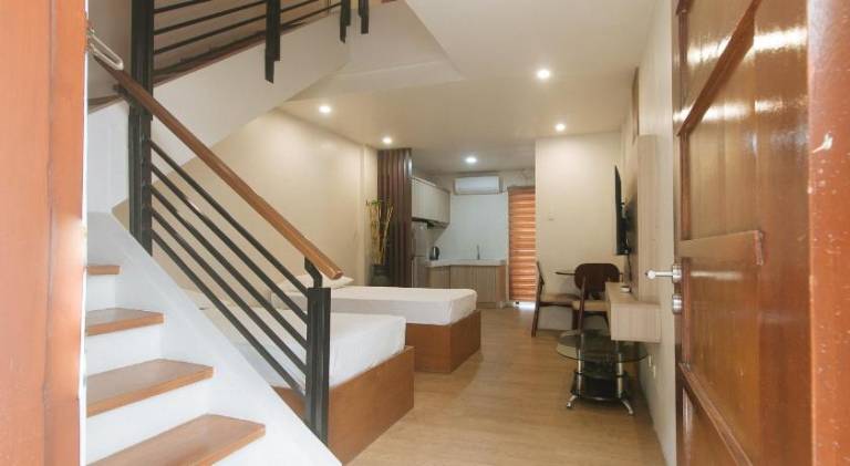 Serviced apartment with patio & pool | Dogs allowed — photo 4