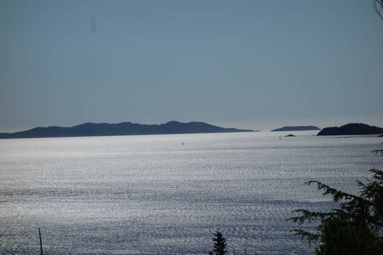 Fully equipped pleasant apartment with yard, barbeque & patio | Panoramic view | Next to the beach | Pets are welcome — photo 3