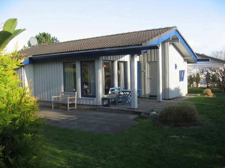 House with garden & patio — photo 2