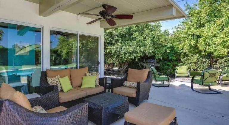 Serene 4 Bed 3 Bath Heated Pool Natural Backyard Heart of Palm Springs — photo 4