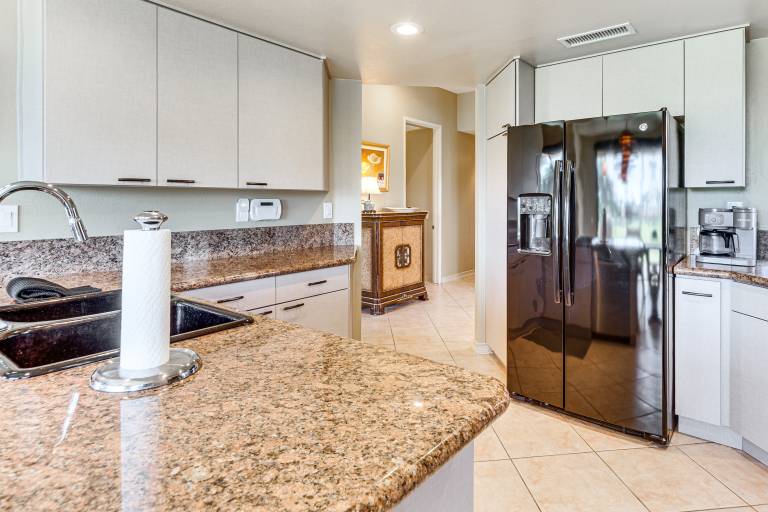 Patio + Resort Amenities: Palm Desert Escape — photo 3