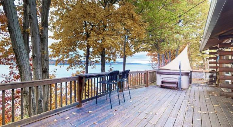 House with hot tub | Pet-friendly — photo 5