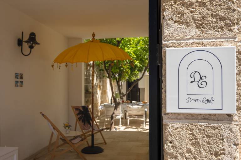 Apartment 'Dimora Egilò - Violet' with Private Terrace, Wi-Fi and Air Conditioning in Nardò