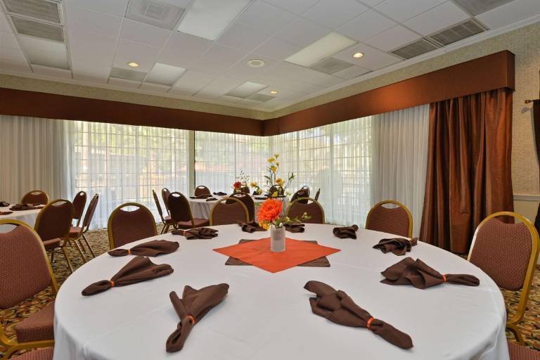 Wyndham Tucson Airport Hotel & Conference Center — photo 5