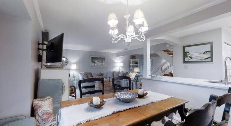 Dog-friendly oceanfront getaway with shared pool & central AC — photo 5
