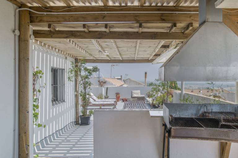 Fully equipped vacation home with fast internet, barbeque & patio | City view | Dogs allowed — photo 3