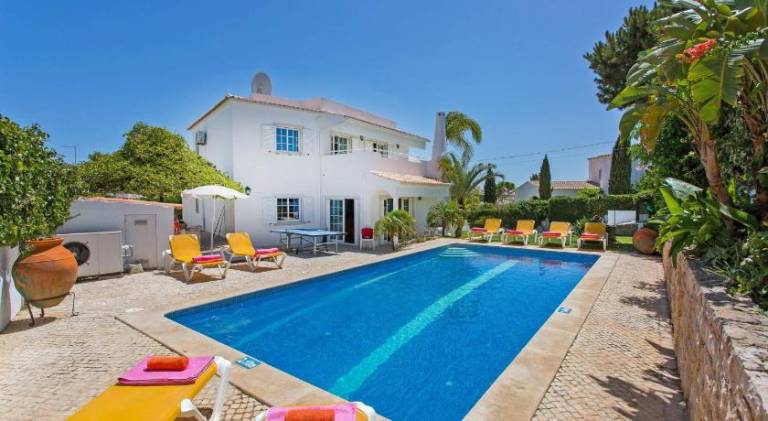 Fully equipped villa with patio, private pool & garden | Suitable for remote work | Pet-friendly in Albufeira