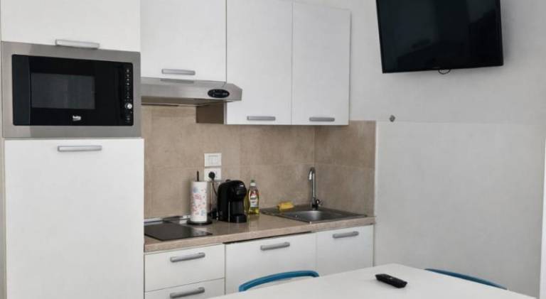 Serviced apartment with yard — photo 2