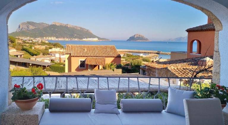 House with garden & terrace in Golfo Aranci