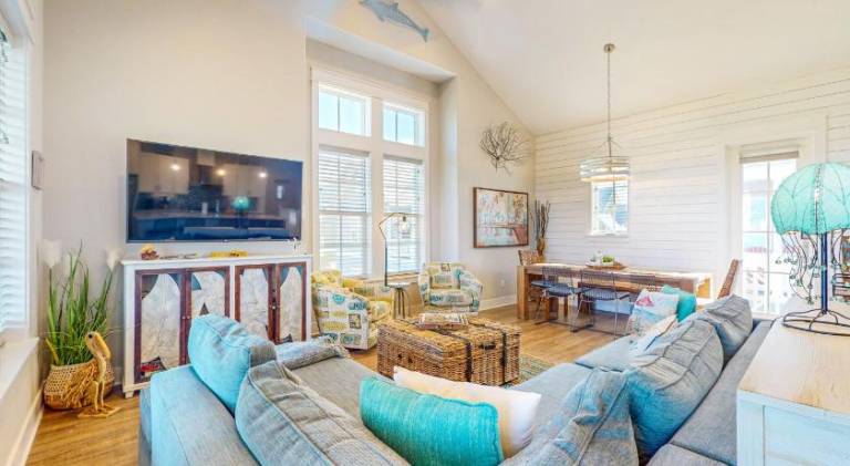 Big vacation home with pool | Close to the beach | Pets are welcome — photo 2