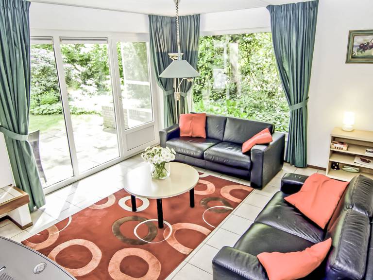 Vacation home with terrace & yard | Pets allowed — photo 2