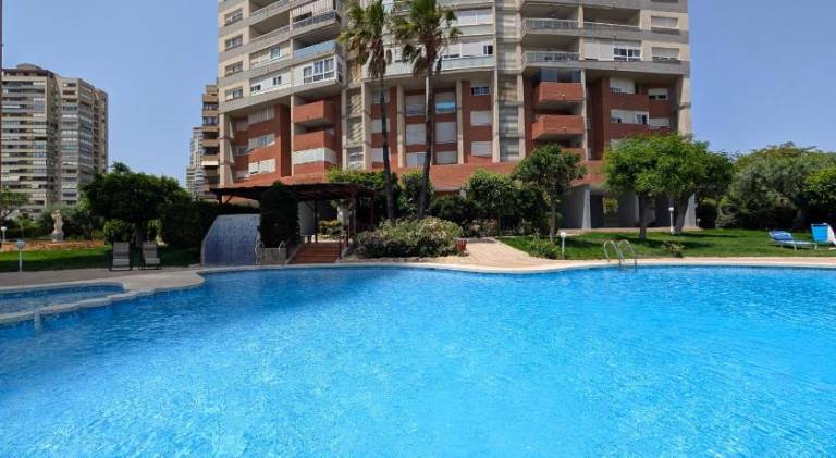 Apartment with pool — photo 4