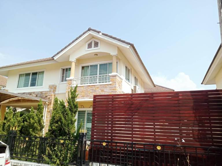Ample vacation home with barbecue & pool | Suitable for remote work | Pet-friendly in Chiang Mai