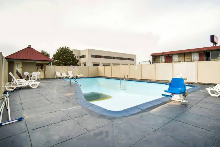 OYO Hotel Hutchinson West 4th Ave — photo 3