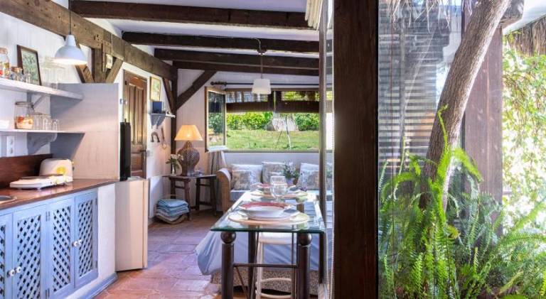 Vacation home with terrace & yard — photo 3