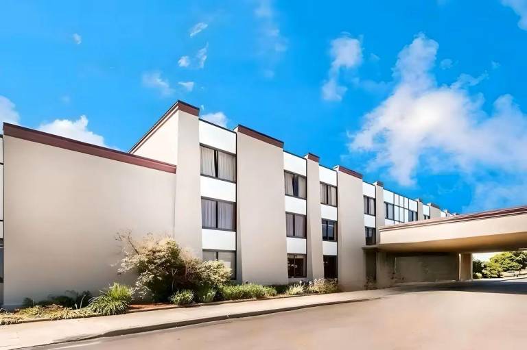 MainStay Suites Lansing West